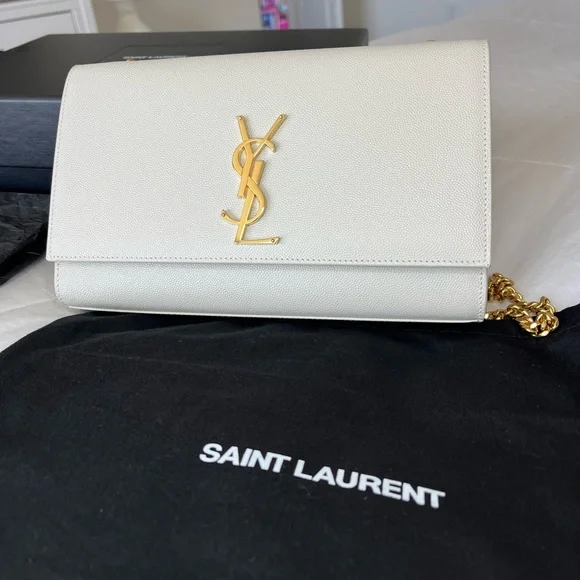 Saint Laurent

Kate Medium in Grain De Poudre Embossed Leather

YSL - Picture 3 of 14